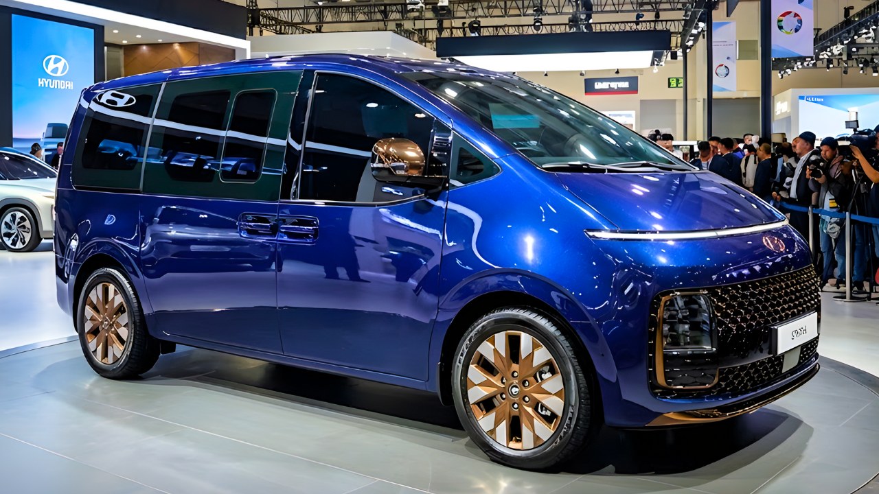 2026 Hyundai Staria Revealed! Futuristic Design, Premium Family Travel - Must Read